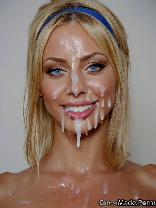 Актриса блондинка