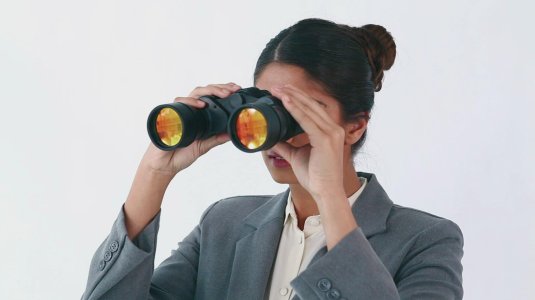 Человек с биноклем