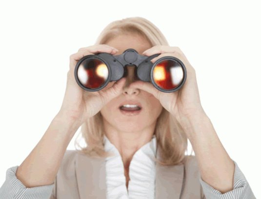 Девушка с биноклем