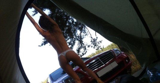 Девушка на мерседесе