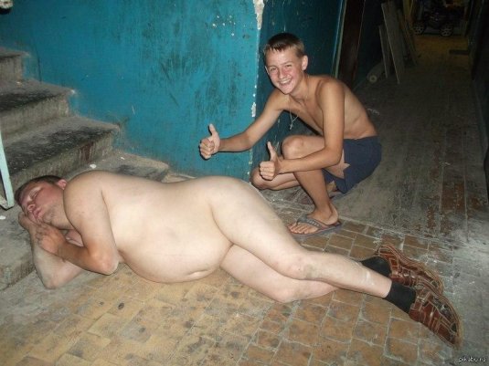 Голые алкаши