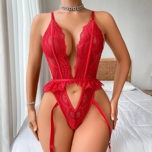 Красное нижнее бельё