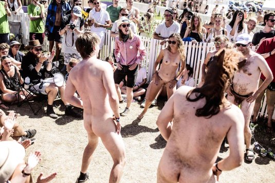 Фестиваль голых