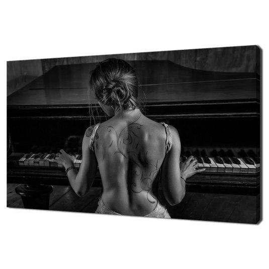 Девушка за пианино