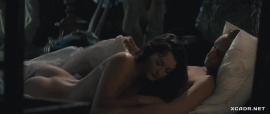 Шарлотта ле бон топлес