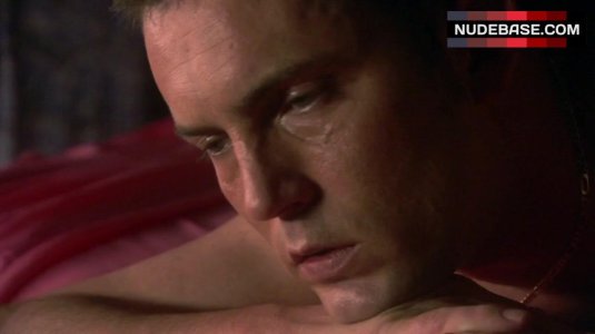 Джулиан макмэхон голый