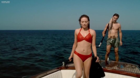 Лара пулвер в купальнике