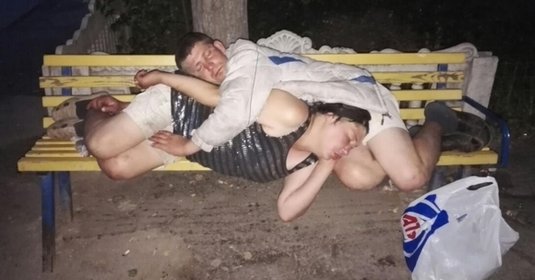 Голые алкаши