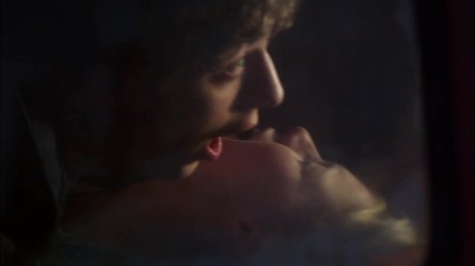 Элизабет олсен постельные сцены