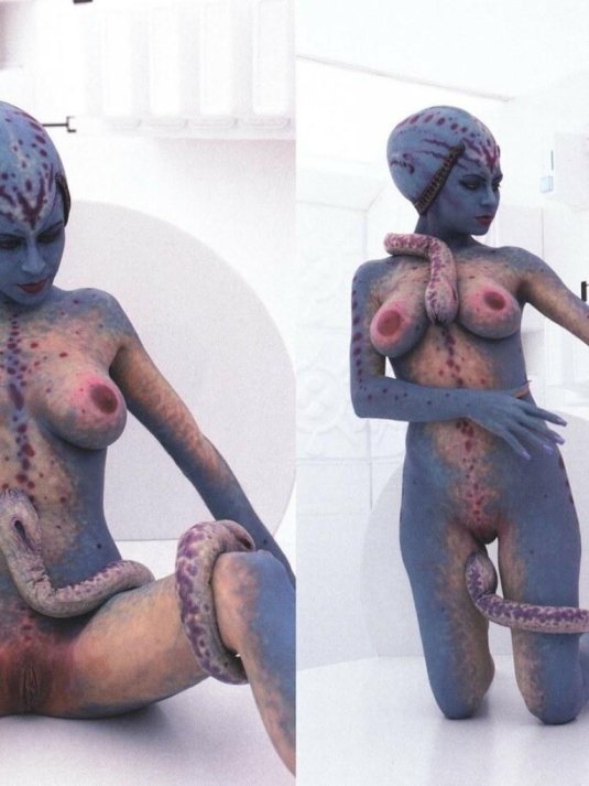 Красивая инопланетянка