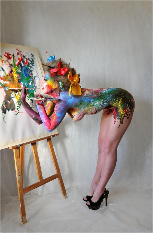 Эротическая фотосессия с красками