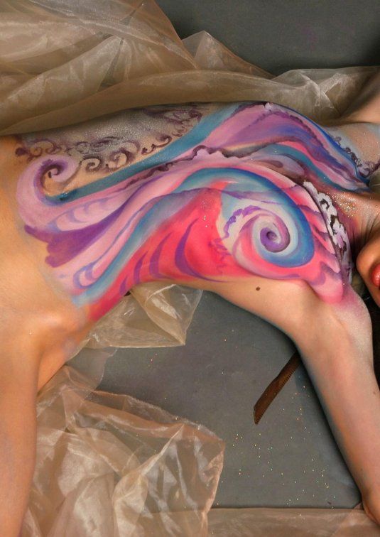 Бодиарт на голое тело