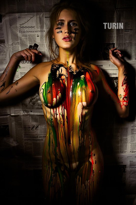 Голые девушки в краске