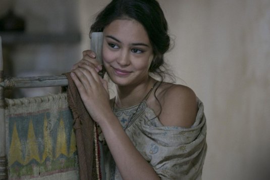 Кортни итон боги египта