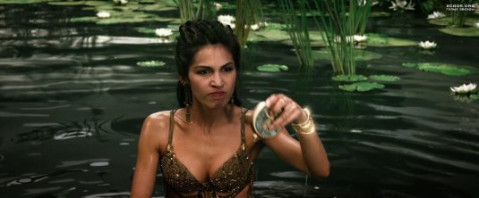 Кортни итон боги египта