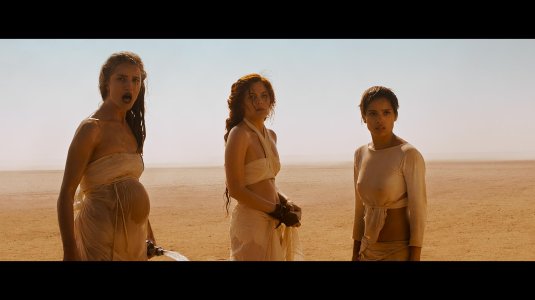 Кортни итон безумный макс