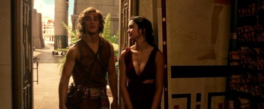 Кортни итон боги египта