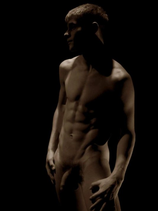 Обнаженное мужское тело