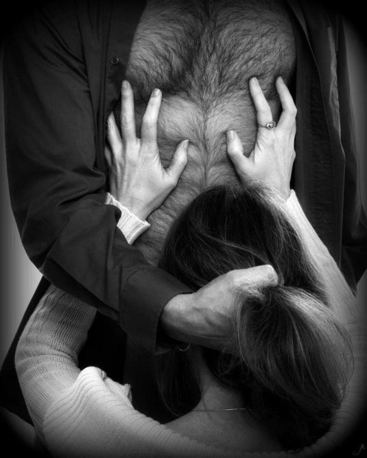 Держать за волосы