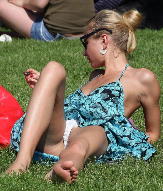 Девушка засветила трусики