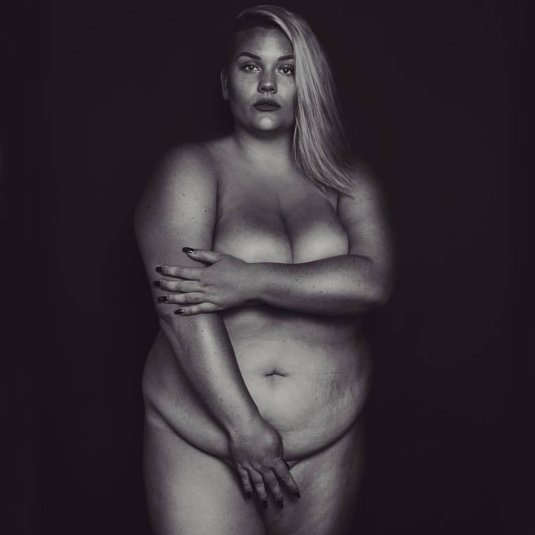 Модели плюс сайз голые